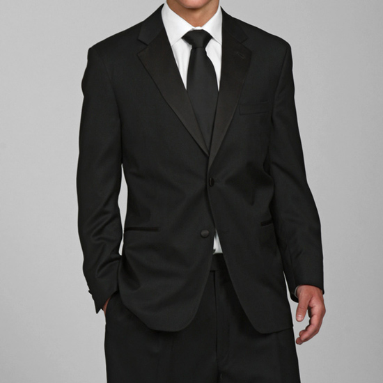 Черный костюм с белым галстуком