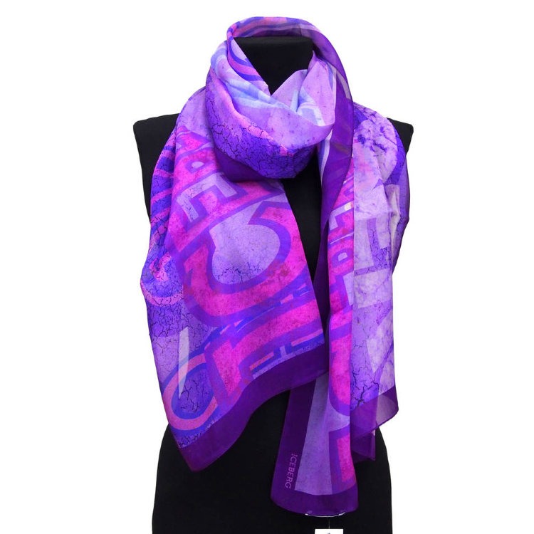 Яркий шарф с надписями в стиле бренда Iceberg 822755