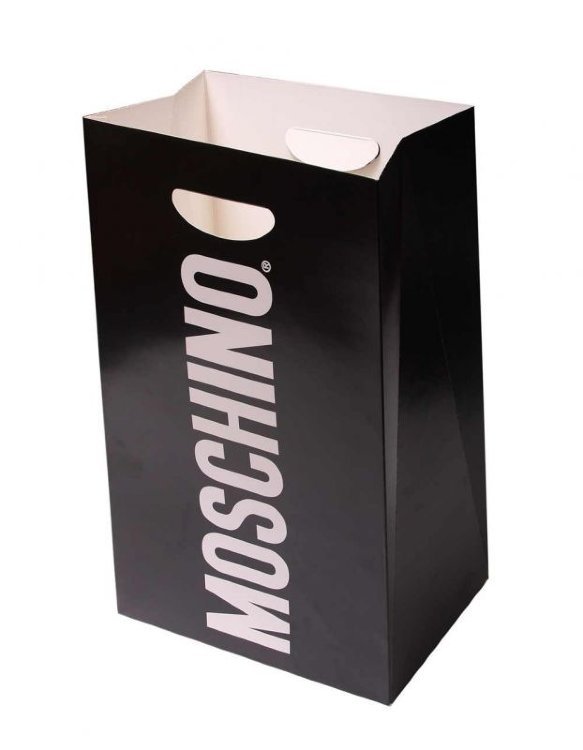 Упаковка от зимних шарфов Moschino.