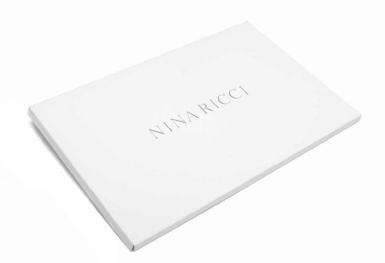 Упаковка от шарфов, платков и палантин Nina Ricci.