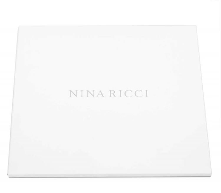 Упаковка от шарфов, платков и палантин Nina Ricci.